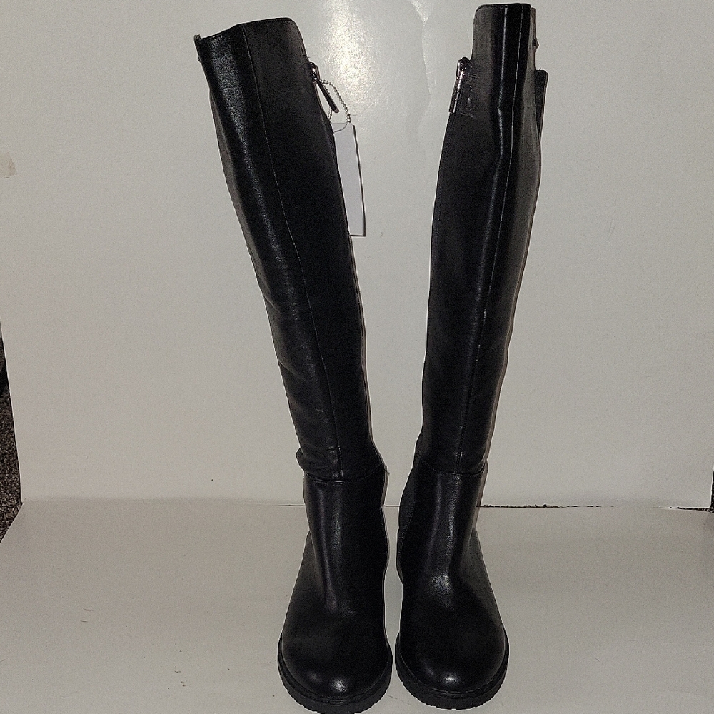 ANNE KLEIN SZ 7.5M NEW WITHOUT BOX